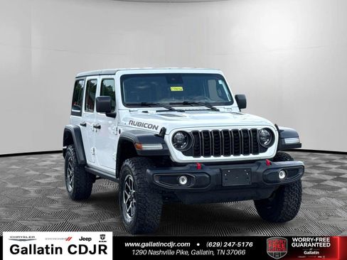 Used 2025 Jeep Wrangler Unlimited Rubicon AWD/4WD image 3