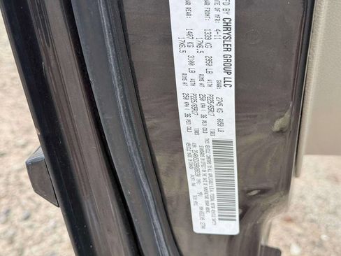 Used 2011 Dodge Grand Caravan Crew FWD image 16