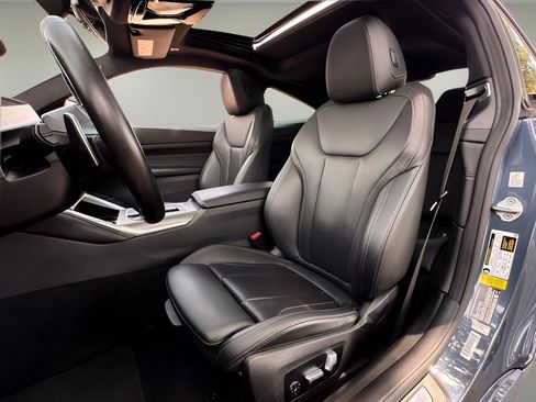 Used 2022 BMW 430i Coupe w/ M Sport Package RWD image 6