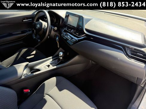 Used 2018 Toyota C-HR XLE FWD image 25