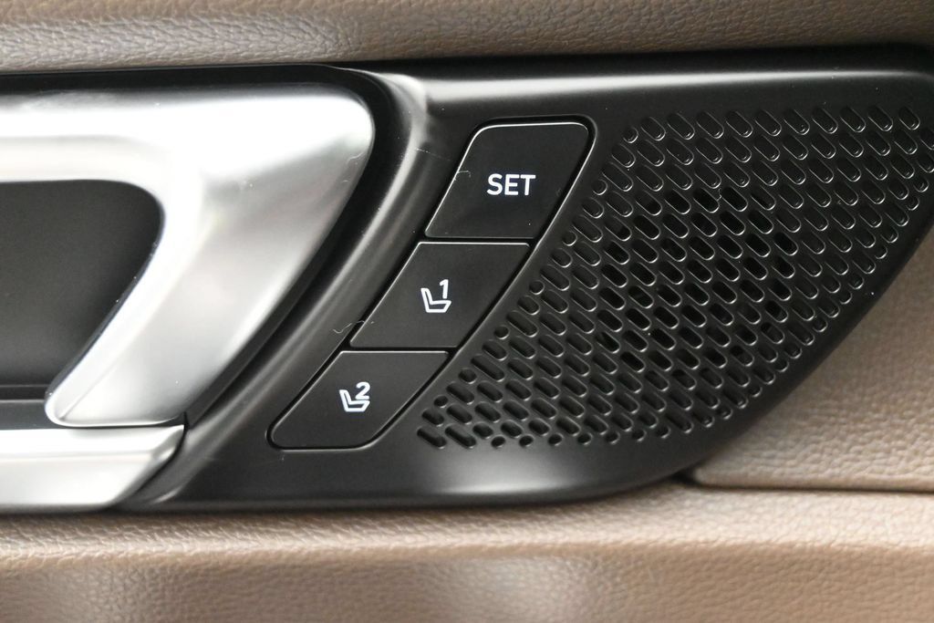 Used 2022 Kia Telluride SX w/ Towing Package FWD image 5