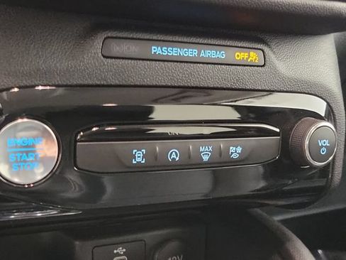 Used 2025 Ford Escape Platinum AWD/4WD image 28