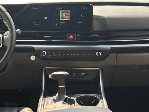 Used 2026 Kia Carnival FWD image 14