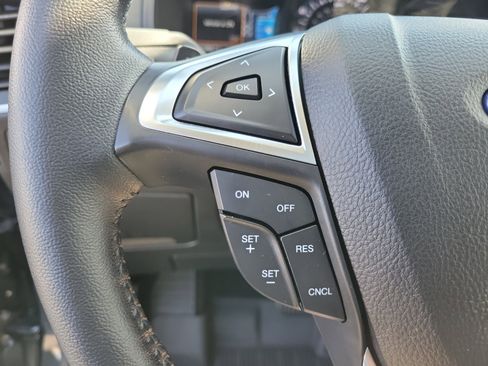 Certified 2022 Ford Edge Titanium w/ Class II Trailer Tow Package image 5