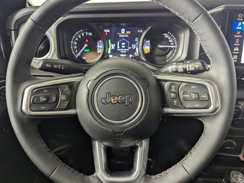 Used 2025 Jeep Wrangler Unlimited Sahara AWD/4WD image 17