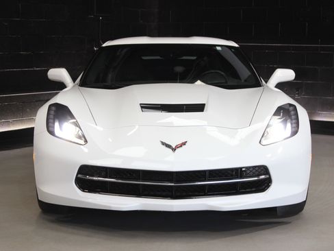 Used 2019 Chevrolet Corvette Stingray Coupe image 8