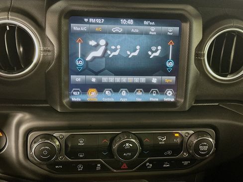 Used 2021 Jeep Gladiator Overland w/ Popular Equipment Package AWD/4WD image 24