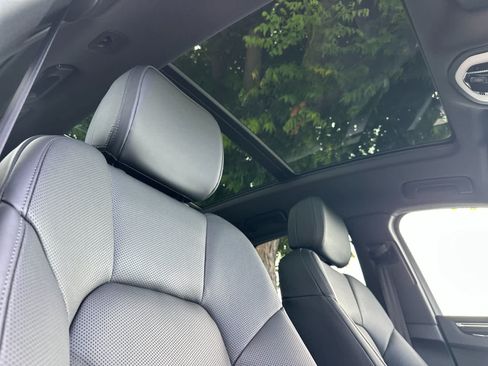 Certified 2025 Porsche Macan AWD/4WD image 18