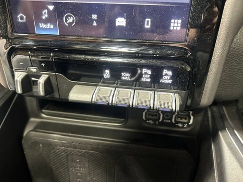 Used 2023 RAM 1500 Laramie AWD/4WD image 42