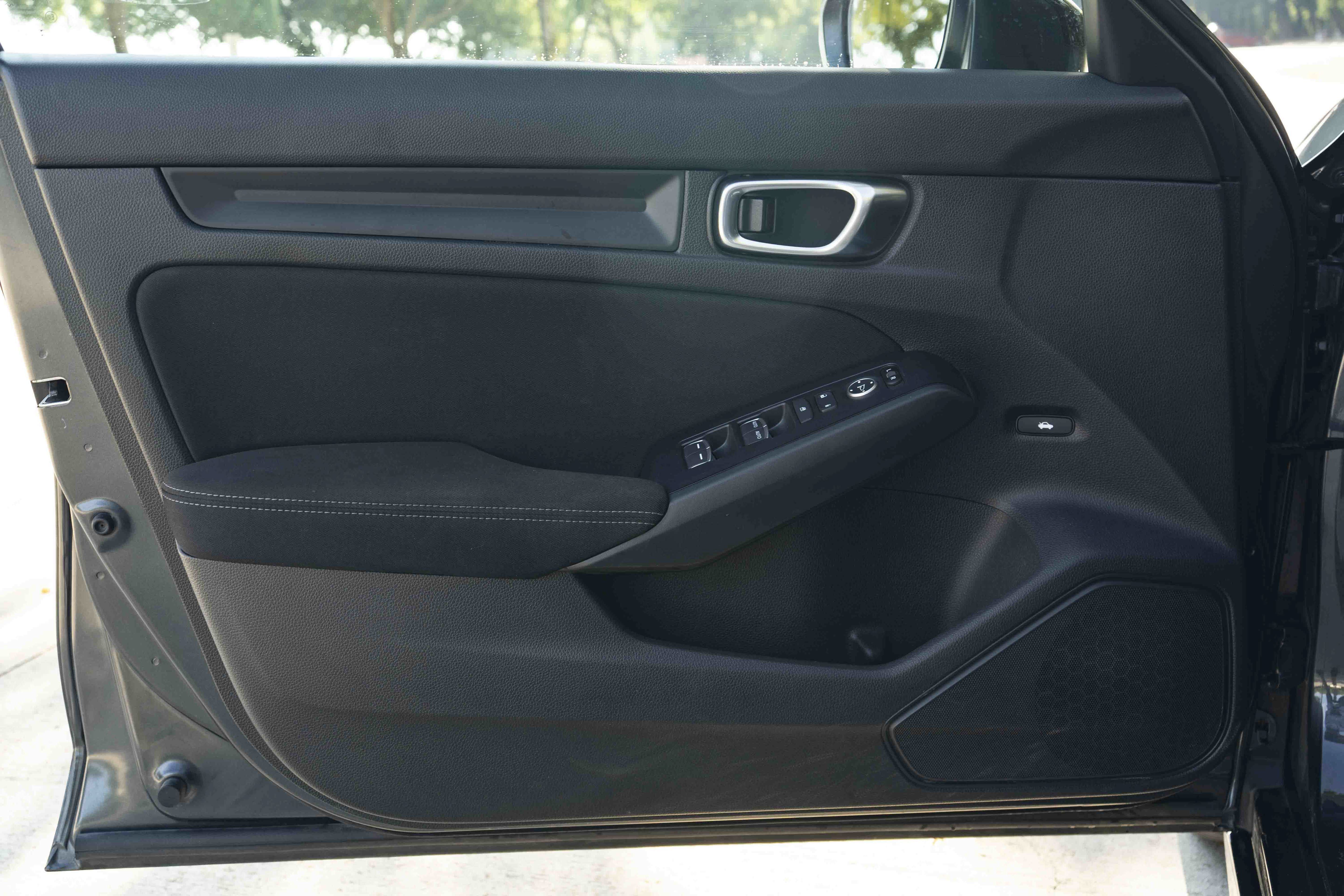 Used 2025 Honda Civic Sport image 36