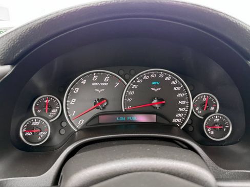 Used 2005 Chevrolet Corvette Coupe w/ Preferred Equipment Group RWD image 24
