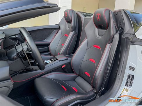 Used 2020 Lamborghini Huracan EVO AWD/4WD image 23