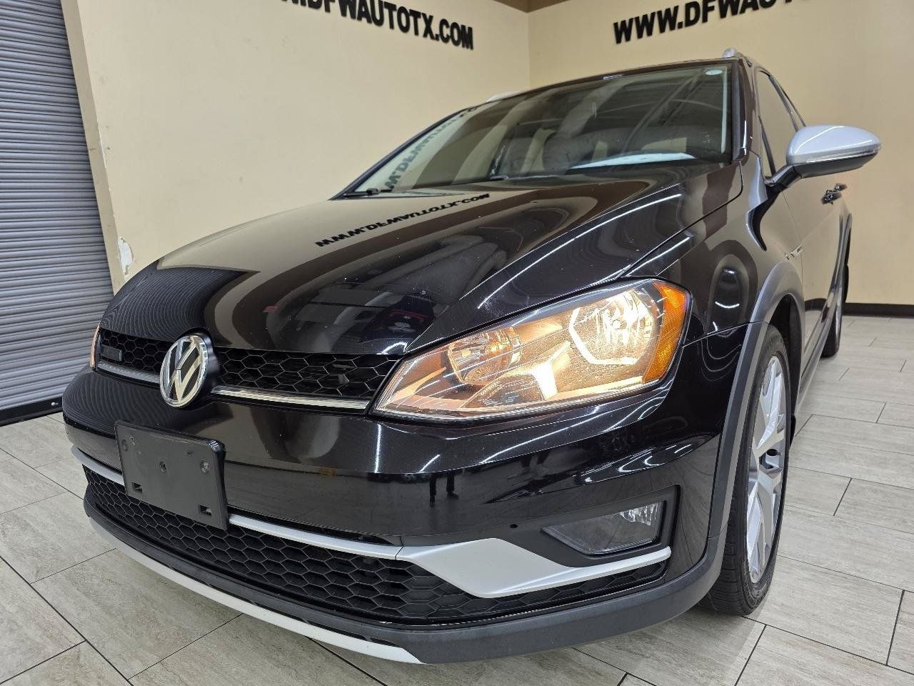 Used 2017 Volkswagen Golf Alltrack SEL AWD/4WD image 2