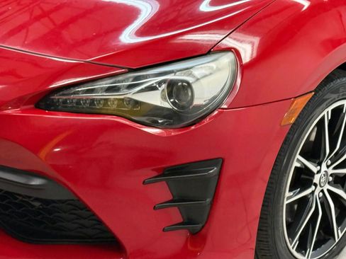 Used 2018 Toyota 86 RWD image 6