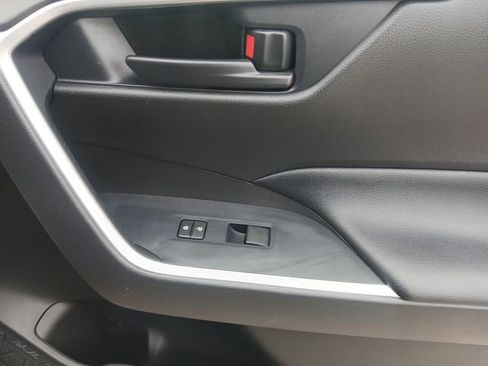 Used 2020 Toyota RAV4 LE FWD image 16