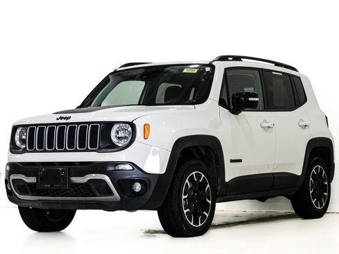 Used 2023 Jeep Renegade Latitude AWD/4WD image 3