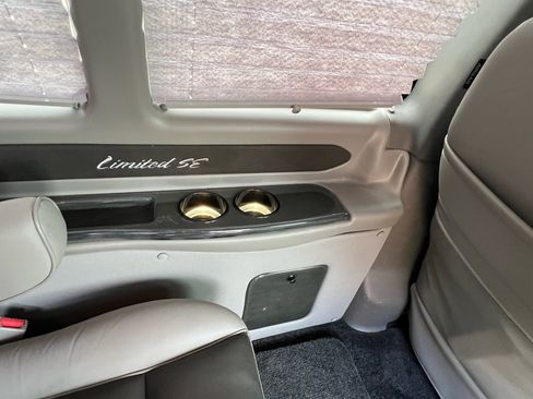 Used 2018 Chevrolet Express 2500 w/ Enhanced Convenience Package image 39