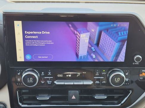 Used 2023 Toyota Highlander Limited image 12