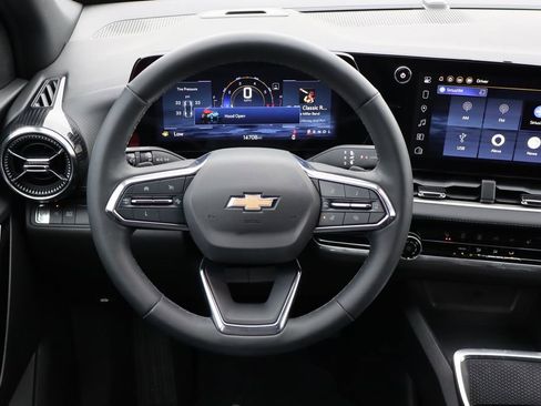 Used 2025 Chevrolet Equinox LT w/ Safety and Technology Package image 17