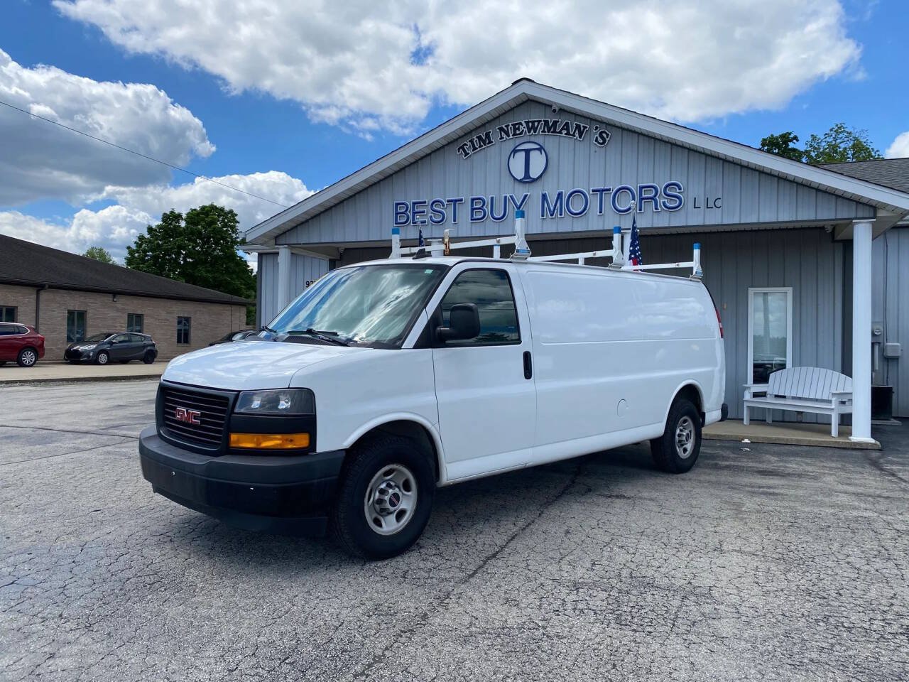 Used 2018 GMC Savana 2500 Extended RWD image 1