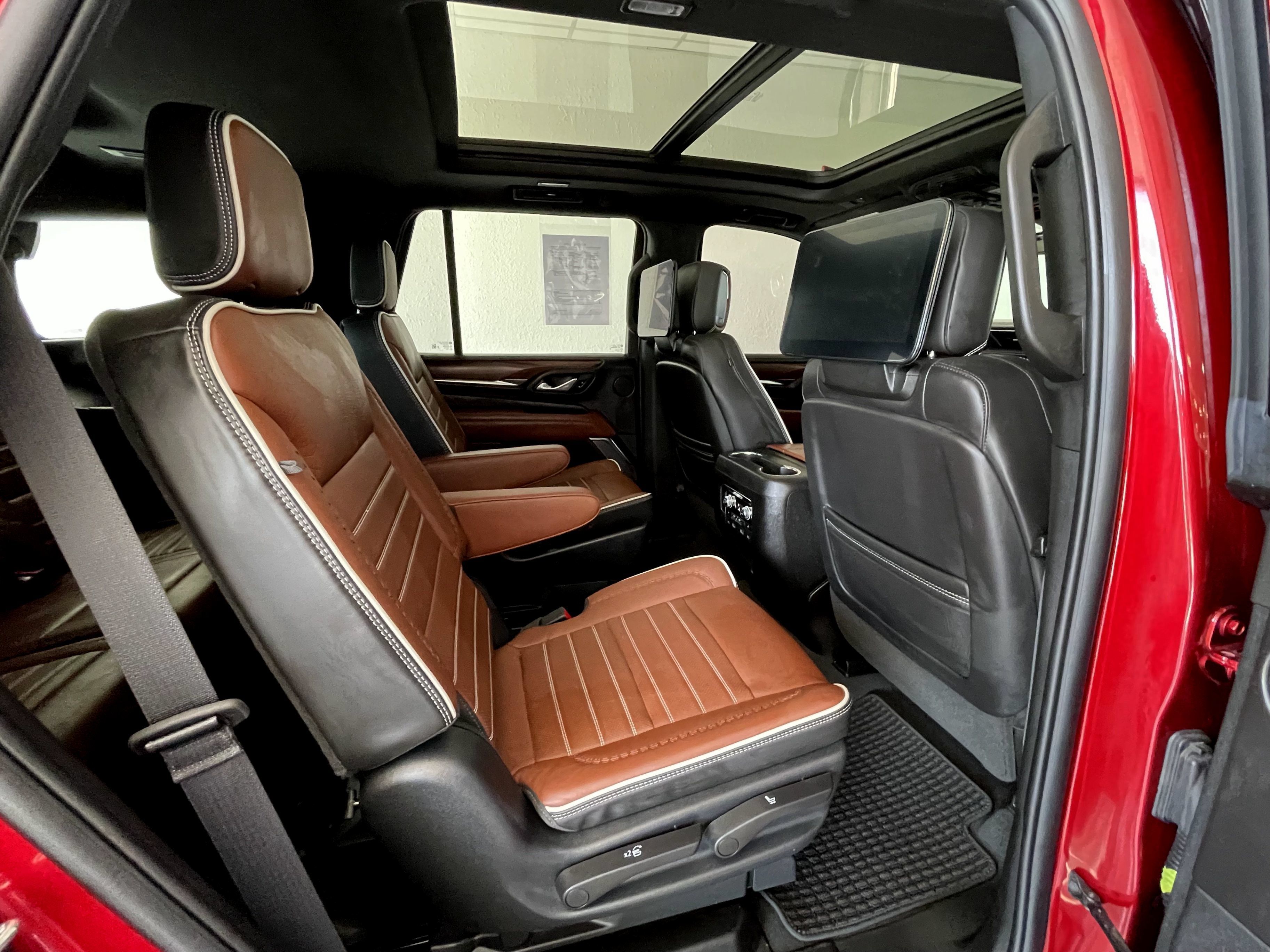 Certified 2023 GMC Yukon Denali Ultimate w/ LPO, Floor Liner Package AWD/4WD image 16