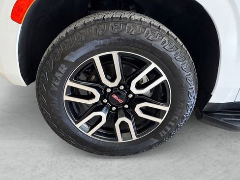 Used 2024 GMC Yukon AT4 AWD/4WD image 23
