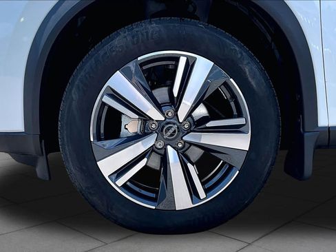 Used 2024 Nissan Rogue SL w/ SL Premium Package FWD image 11