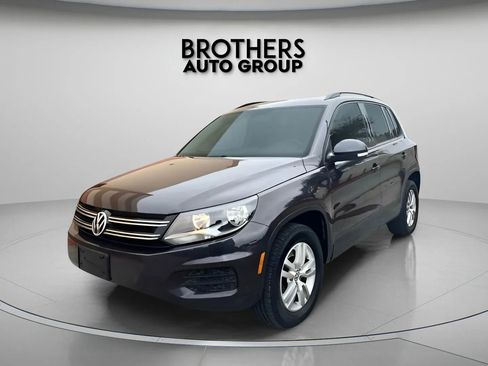 Used 2016 Volkswagen Tiguan S image 12