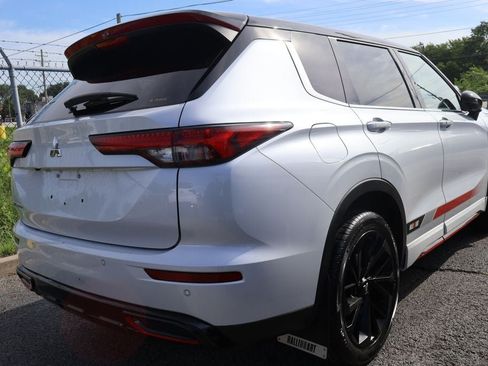 Used 2023 Mitsubishi Outlander SE AWD/4WD image 3