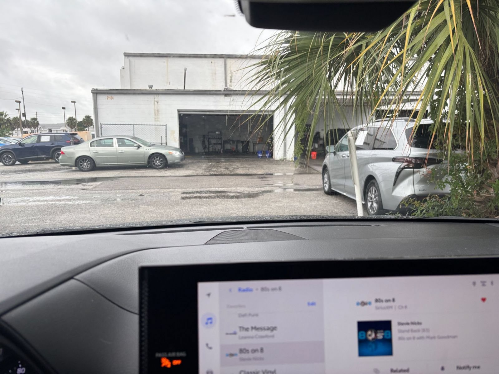 Used 2025 Toyota Sienna XLE FWD image 16