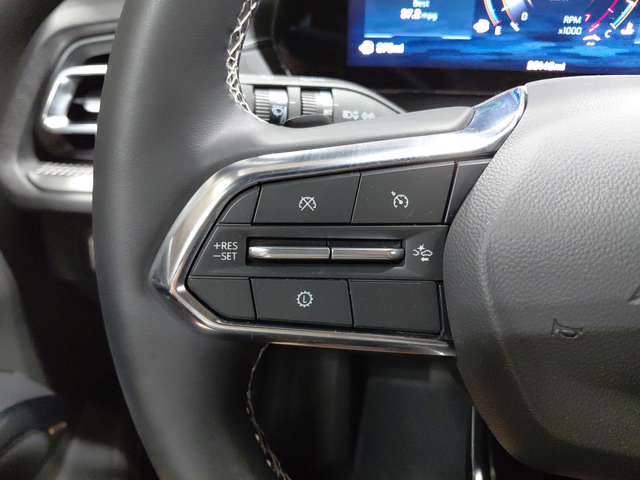 Used 2026 Chevrolet Traverse LT FWD image 38