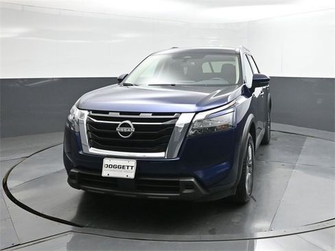 Used 2025 Nissan Pathfinder SV image 30