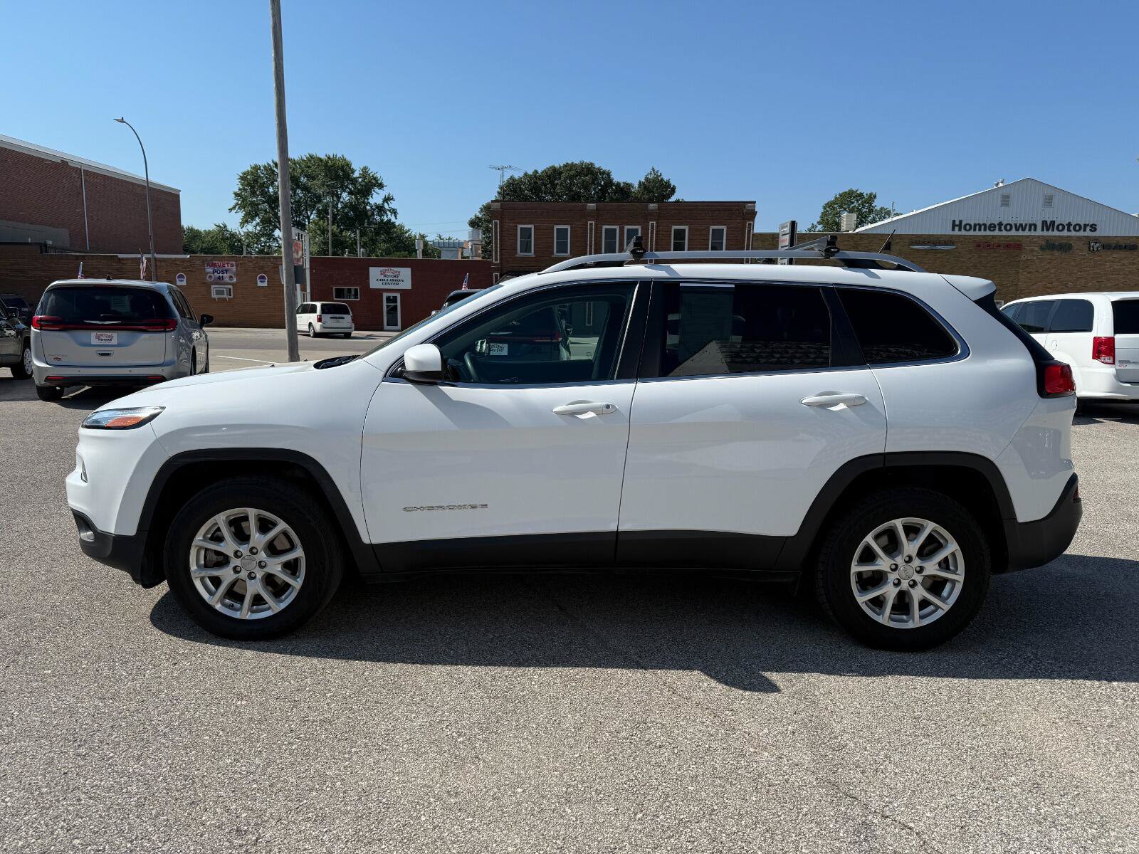 Used 2018 Jeep Cherokee Latitude AWD/4WD image 8