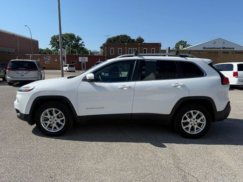 Used 2018 Jeep Cherokee Latitude AWD/4WD image 8