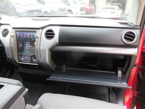 Used 2018 Toyota Tundra SR5 AWD/4WD image 26