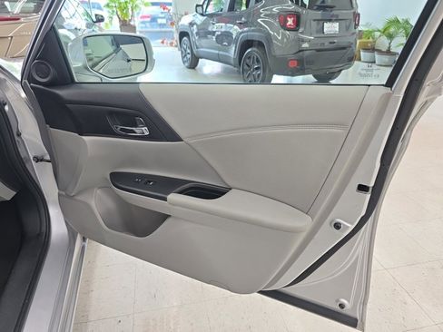 Used 2015 Honda Accord EX image 12