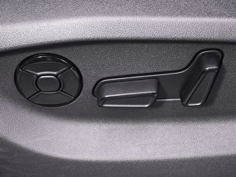 Used 2026 Volkswagen Tiguan SE AWD/4WD image 14