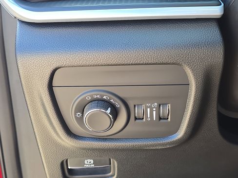 Used 2025 Jeep Grand Cherokee L Altitude RWD image 30