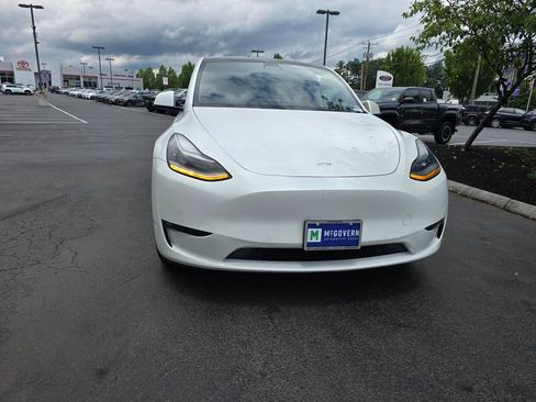 Used 2021 Tesla Model Y Long Range AWD/4WD image 9