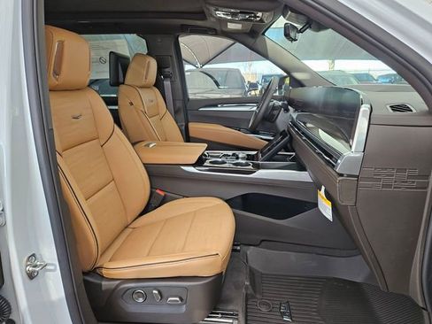 New 2026 Cadillac Escalade ESV Luxury w/ Touring Package image 28