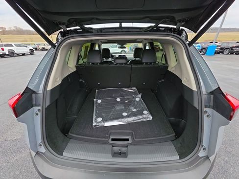 Used 2023 Nissan Rogue SV w/ SV Premium B Package image 23