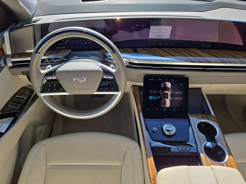 Certified 2025 Cadillac Escalade ESV Sport Platinum w/ LPO, Floor Liner Package AWD/4WD image 14