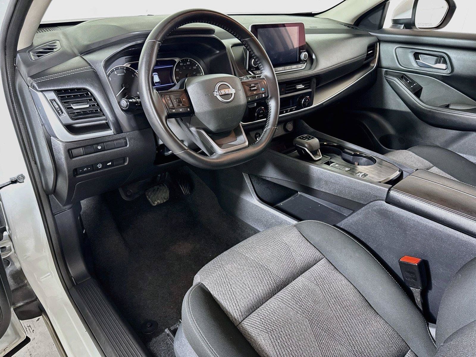 Used 2025 Nissan Rogue SV FWD image 7