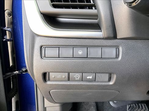 Used 2023 Nissan Rogue SV w/ SV Premium B Package image 33