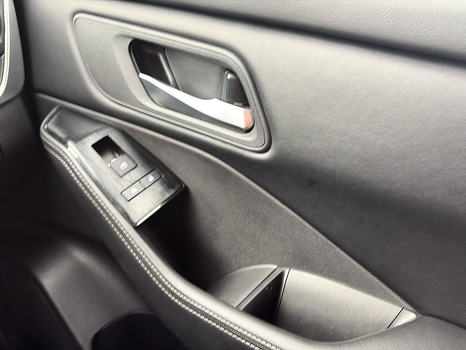 Certified 2025 Nissan Rogue SV FWD image 26