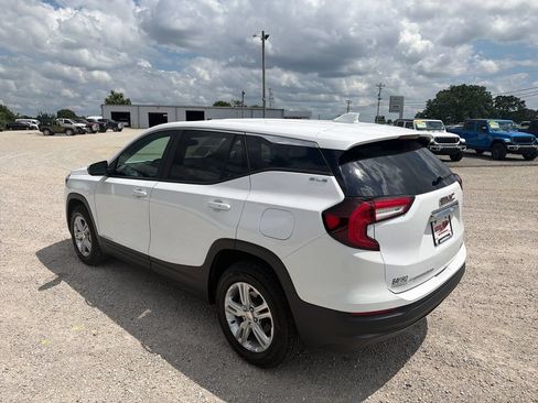 Used 2024 GMC Terrain SLE AWD/4WD image 4