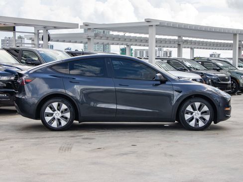 Used 2024 Tesla Model Y Long Range image 4