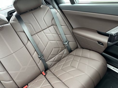 New 2025 BMW i7 xDrive60 image 19