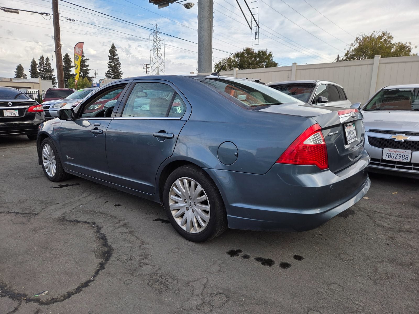 Used 2012 Ford Fusion Hybrid FWD image 2