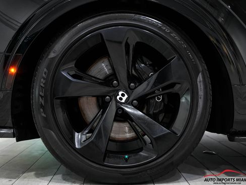 Used 2018 Bentley Bentayga image 98